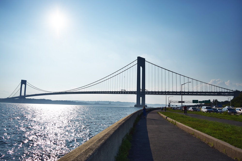 美國(guó)紐約韋拉扎諾海峽大橋（橋面板維修改造）.jpg